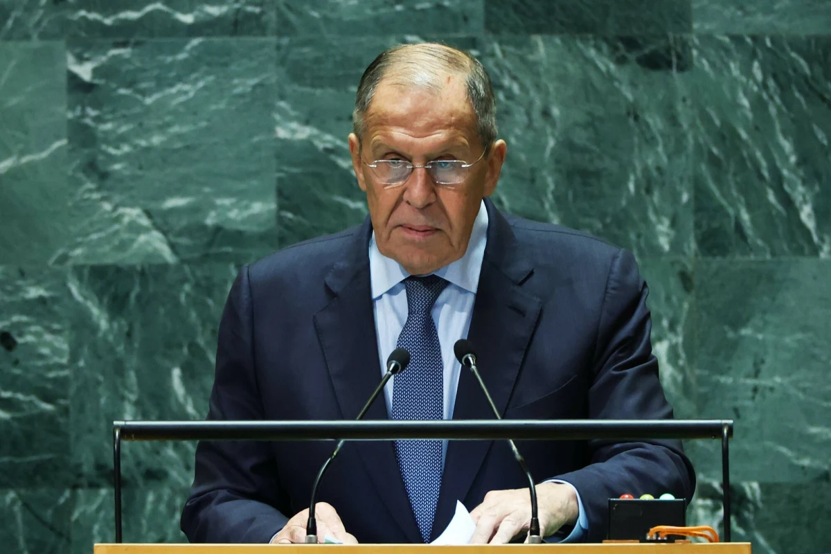 Ukraina chce jeszcze przed końcem roku zorganizować konferencję pokojową z udziałem Rosji. Jak przekazał ambasador Ukrainy w Turcji Wasyl Bodnar, nie może być mowy o rozmowach dwustronnych, a negocjacje muszą odbywać się z udziałem państw trzecich. Równocześnie pojawiają się sygnały z Rosji, że Kreml jest gotów do rozmów, ale - jak zwykle - obwarowuje to warunkami, które będą bardzo trudne do zaakceptowania przez Kijów i partnerów z Zachodu.