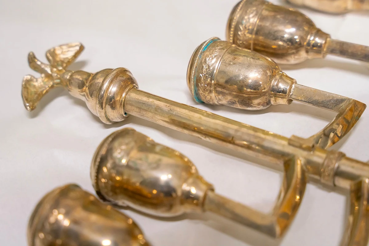 Chanukije, lichtarze, dewizki zegarków, flakony na wonności, świeczniki, monety i przedmioty codziennego użytku - to cenne precjoza znalezione podczas budowy oddanych pod koniec zeszłego roku Bulwarów Północnych w Łodzi. Znalezione przedmioty przejmuje prowadzone Muzeum Archeologiczne i Etnograficzne w Łodzi.