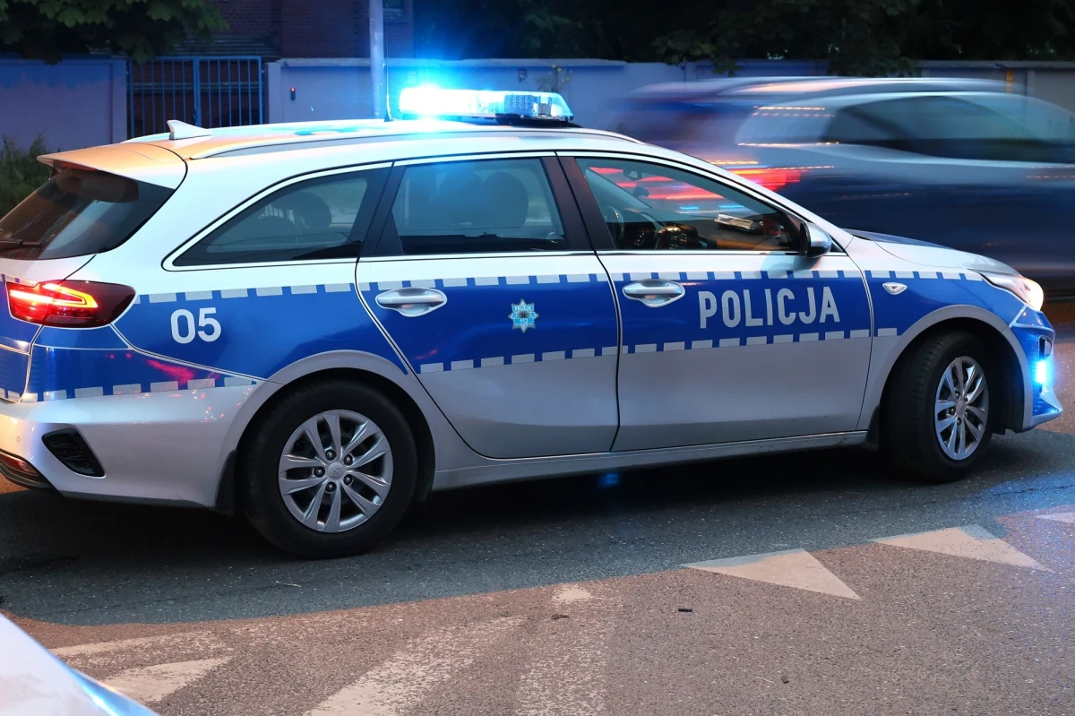 Do zderzenia radiowozu policyjnego i samochodu osobowego doszło w środę na drodze krajowej nr 22 w Krojantach (Pomorskie). W wypadku ranne zostały cztery osoby.