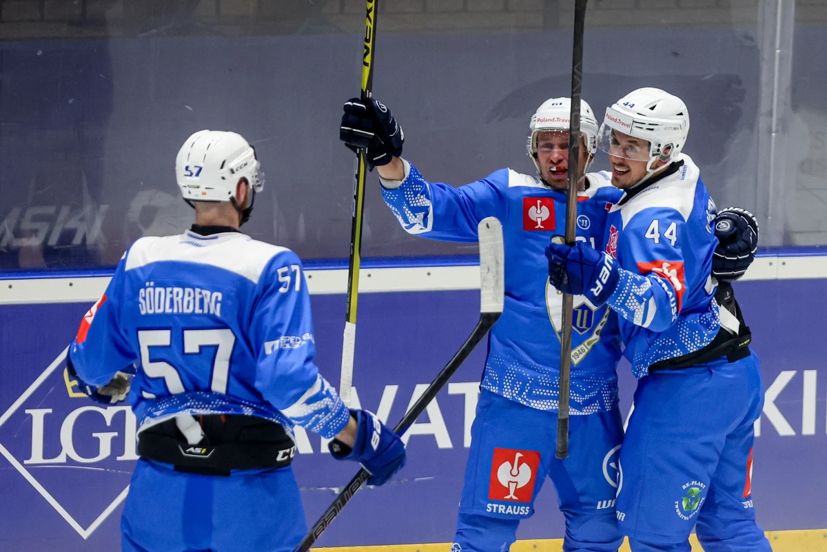 ​Hokeiści Re-Plast Unii Oświęcim w swoim piątym meczu fazy zasadniczej Ligi Mistrzów pokonali na własnym lodowisku niemiecki zespół Straubing Tigers 4:1 (1:0, 2:1, 1:0). Wcześniej oświęcimianie przegrali trzy mecze w tych rozgrywkach i jeden wygrali.