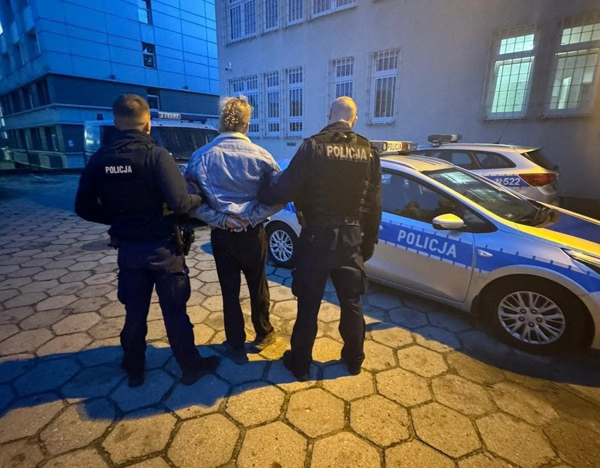 Gdańscy policjanci zatrzymali 36-latka, pasażera pociągu SKM. Mężczyzna był agresywny i wymachiwał bronią pneumatyczną. Został przewieziony na badania lekarskie.