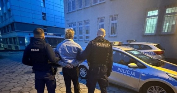 Gdańscy policjanci zatrzymali 36-latka, pasażera pociągu SKM. Mężczyzna był agresywny i wymachiwał bronią pneumatyczną. Został przewieziony na badania lekarskie.