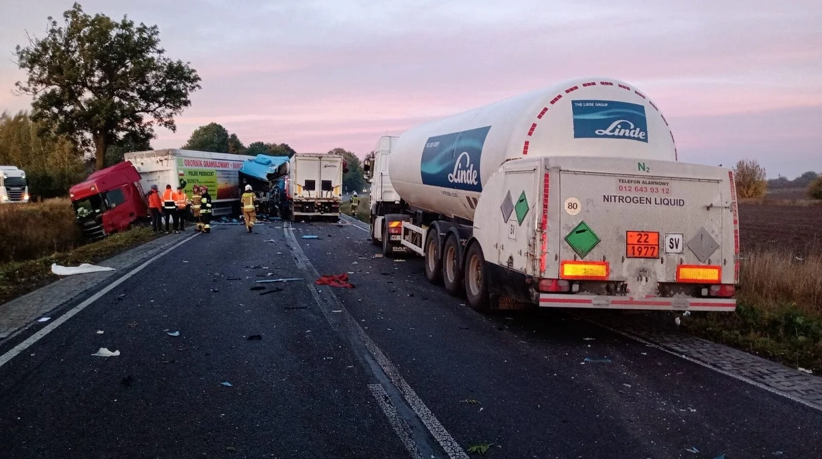 Do popołudnia mogą potrwać utrudnienia po wypadku na drodze krajowej nr 60 w okolicach Drobina. W miejscowości Karsy rano zderzyły się trzy ciężarówki. 