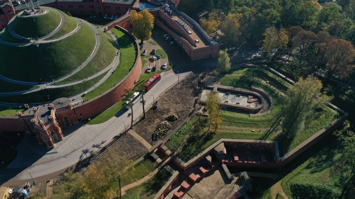 W niedzielę od godz. 11:00 do 16:00 potrwają wydarzenia związane z otwarciem fortu 2 "Kościuszko". Miłośnicy Twierdzy Kraków – zarówno krakowianie, jak i turyści - będą mogli zobaczyć jej wygląd oraz nowe parkowe otoczenie po 10 latach prac.
