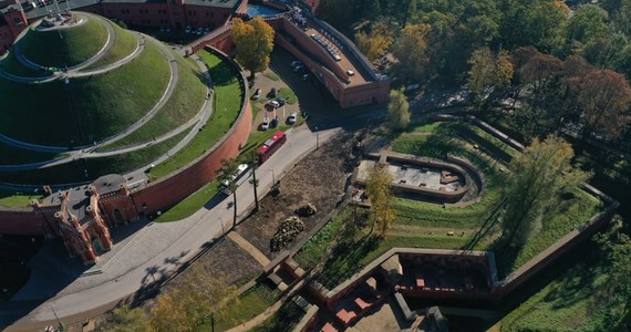 W niedzielę od godz. 11:00 do 16:00 potrwają wydarzenia związane z otwarciem fortu 2 "Kościuszko". Miłośnicy Twierdzy Kraków – zarówno krakowianie, jak i turyści - będą mogli zobaczyć jej wygląd oraz nowe parkowe otoczenie po 10 latach prac.