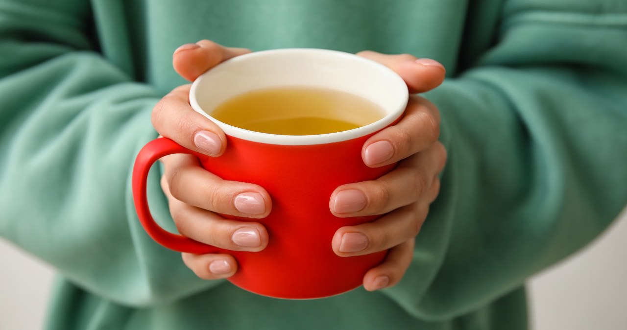 Pij tę herbatę, a "spodnie się poszerzą". Hamuje ochotę na słodycze