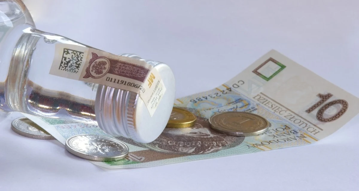 Wiceminister finansów Marcin Łoboda poinformował, że w przyszłym roku akcyza w cenie pół litra wódki wzrośnie do 16 zł z 15,22 zł w 2024 roku. Co więcej, podatek akcyzowy będzie systematycznie rósł do 2027 roku.