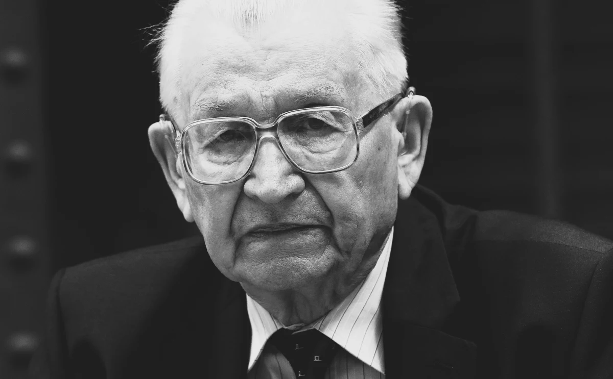 Zmarł Leszek Moczulski, działacz opozycji antykomunistycznej, założyciel i wieloletni lider pierwszej partii antykomunistycznej w Europie Środkowo-Wschodniej po śmierci Stalina. "Żegnaj przywódco KPN; Byłeś inspiracją dla pokoleń patriotów" - napisał Radosław Sikorski.