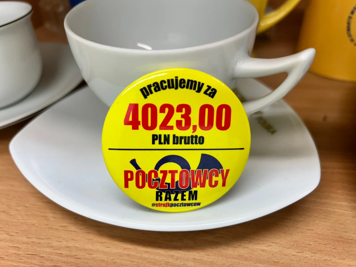 Wrze w Poczcie Polskiej. Do piątku pracownicy mogą głosować w referendum strajkowym. Związki zawodowe domagają się 1000 złotych podwyżki i, jeśli referendum będzie wiążące, grożą paraliżem dostarczania przesyłek.

