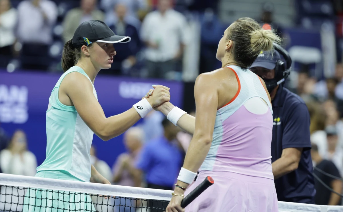 Białorusinka Aryna Sabalenka, która po wygranej z Julią Putincewą 1:6, 6:4, 6:0 awansowała do ćwierćfinału turnieju WTA 1000 w chińskim Wuhan, "wirtualnie" wyprzedziła Igę Świątek w światowym rankingu. Na pierwszym miejscu oficjalnie pojawi się 28 października. W ćwierćfinale Sabalenka zmierzy się z Magdaleną Fręch.