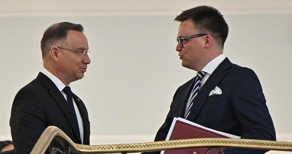 Prezydent Andrzej Duda chciał wygłosić orędzie do Sejmu w rocznicę wyborów parlamentarnych, 15 października. Marszałek Szymon Hołownia poinformował, że zaproponował prezydentowi, by orędzie wygłosił 16 października. Ostatecznie ustalono tę drugą datę.