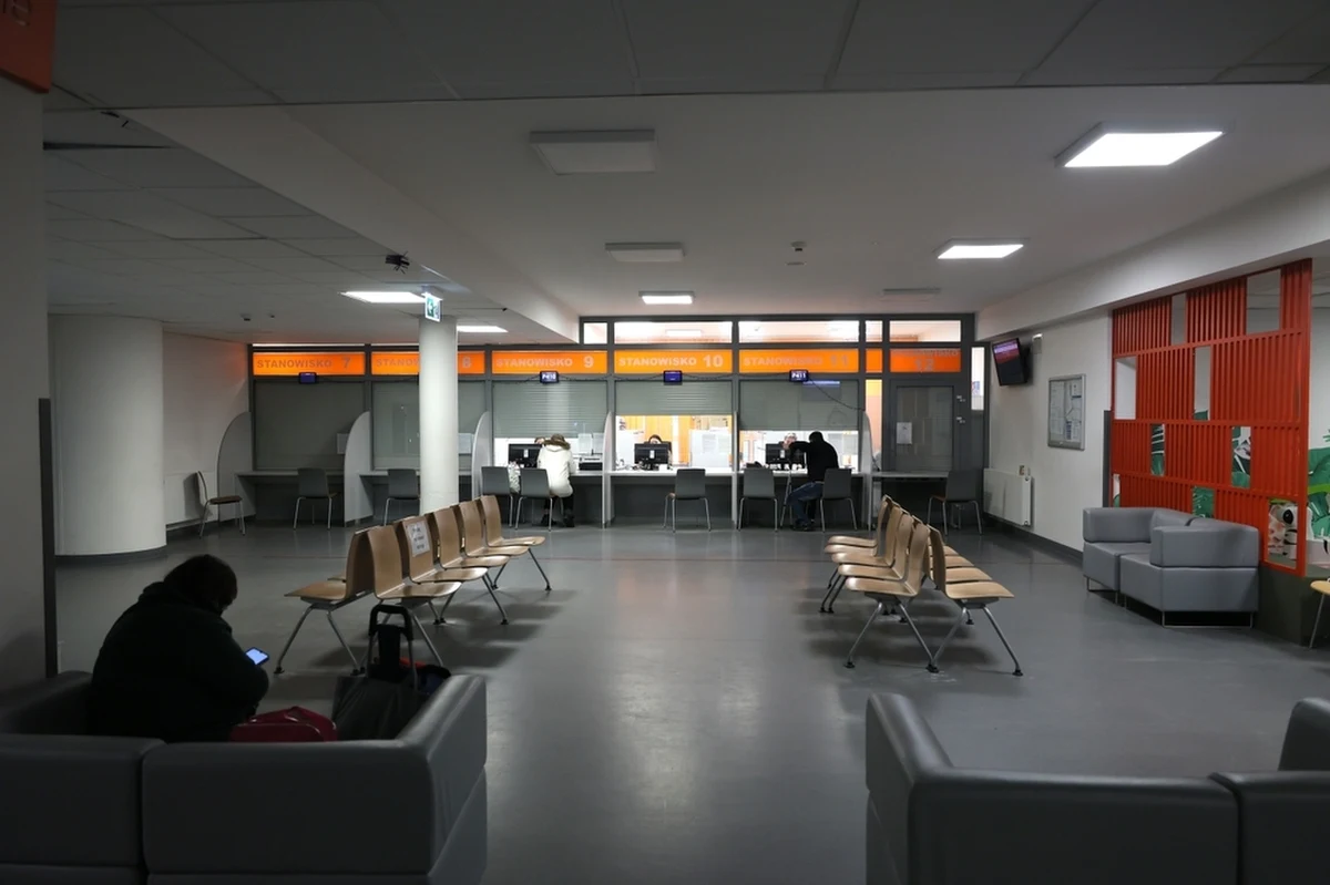 "W tym planie (NFZ - przyp. red.) jest niewystarczająca ilość środków, by zapłacić za wszystkie wykonane usługi zdrowotne" - powiedział w Sejmie wiceminister zdrowia Marek Kos. Zaznaczył, że został on ustalony "w dniu 29 września 2023 roku". Z kolei poseł PiS pytał o to, "gdzie podziały się pieniądze na ochronę zdrowia, skoro według GUS zarobki wzrosły o 11 proc., więc wpływy ze składki były wyższe".