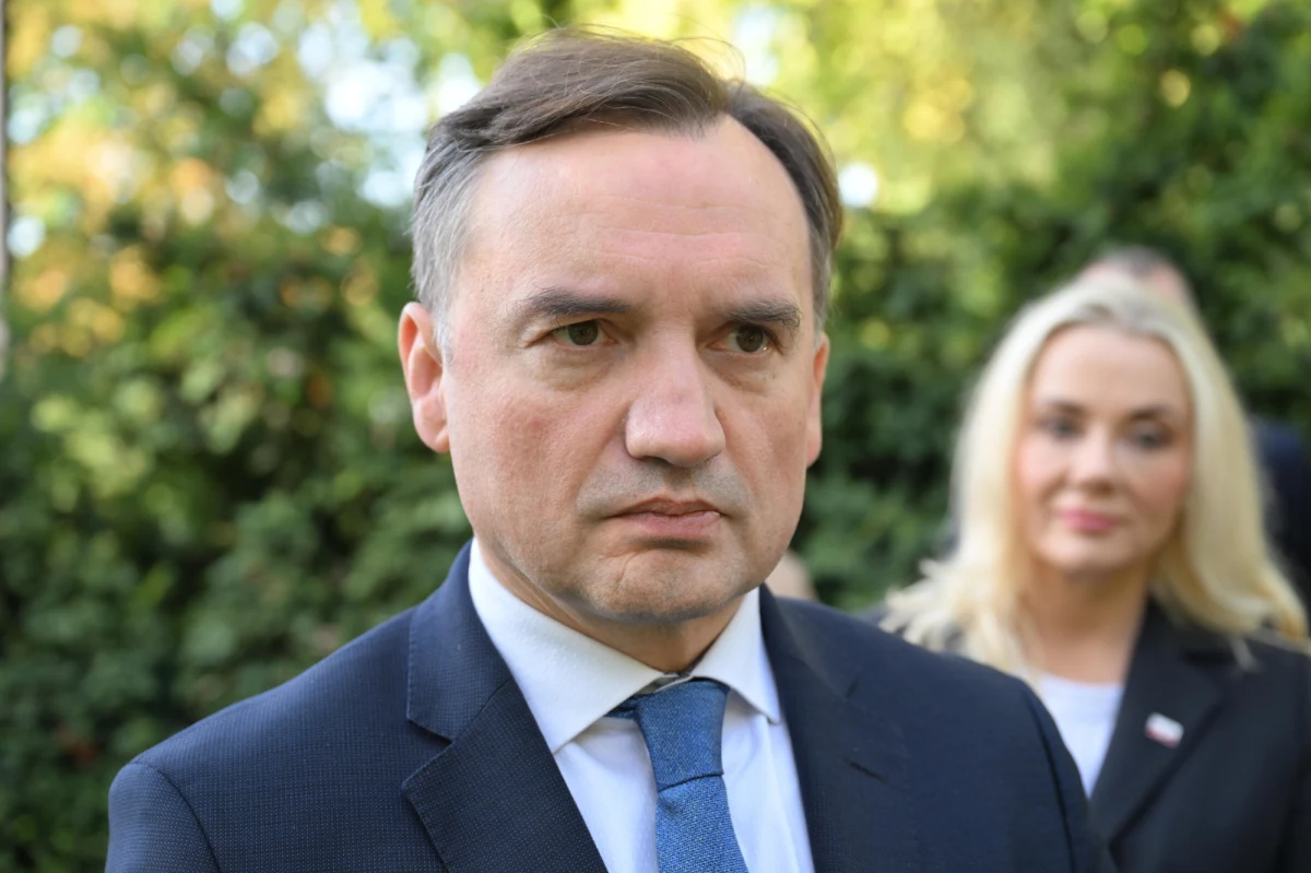 W wywiadzie dla "Rzeczpospolitej" lider Suwerennej Polski Zbigniew Ziobro przekazał nowe informacje o swoim stanie zdrowia. "Wróciłem do żywych. Nastąpiła poprawa w zdrowiu, choć nie jestem w pełni sił i przechodzę bardzo intensywną rehabilitację" - mówił Zbigniew Ziobro. "Mój ostateczny powrót do polityki pozostaje jeszcze sprawą otwartą" - zastrzegł były minister sprawiedliwości. 