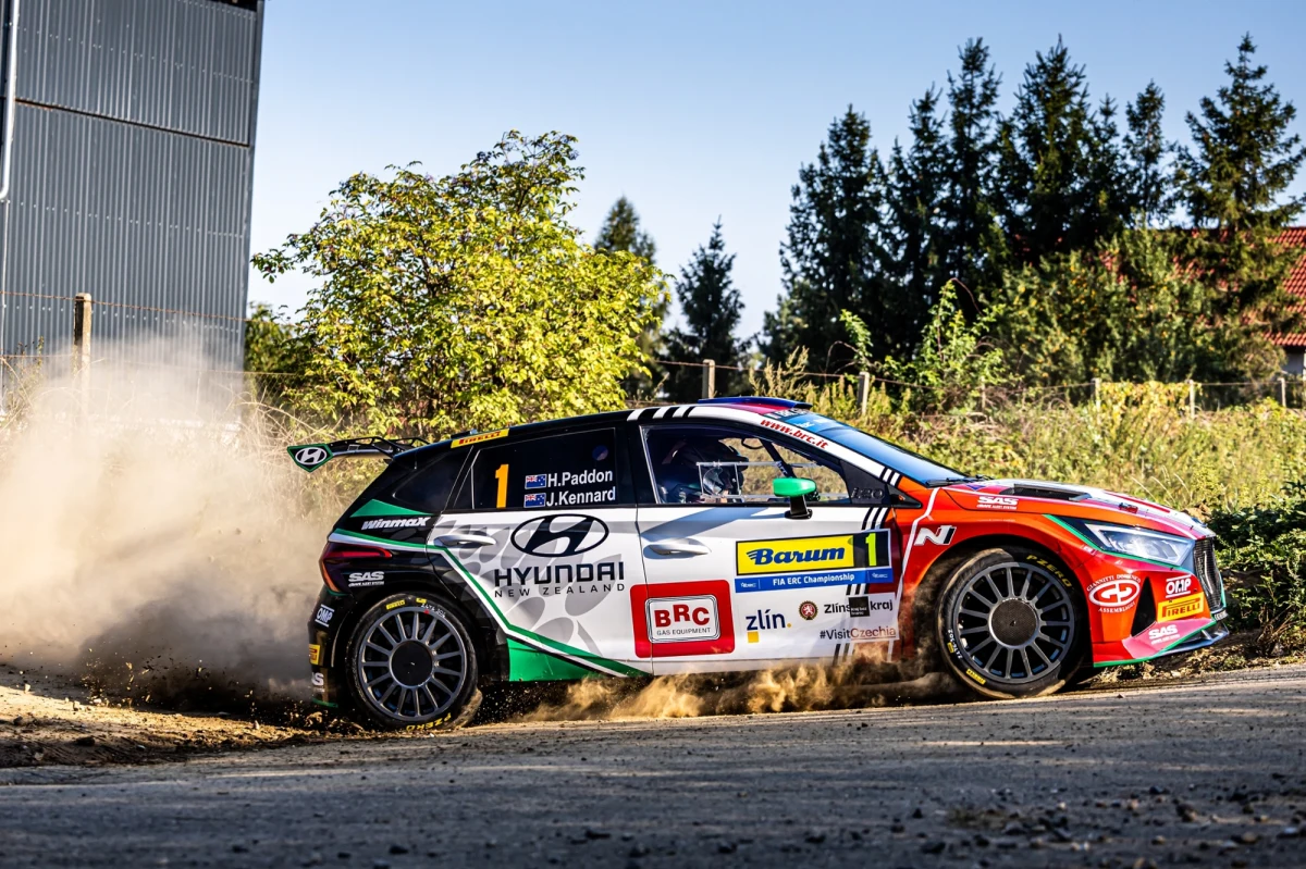 Kierowcy w Katowicach muszą liczyć się dziś z utrudnieniami. W mieście odbędzie się odcinek specjalny w ramach Rajdu Śląska. W związku z tym wprowadzona zostanie tymczasowa organizacja ruchu. Będzie ona obowiązywała od 15 do 23.