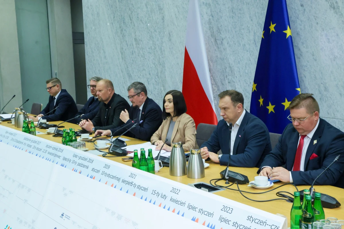 W piątek rozpoczęło się kolejne posiedzenie sejmowej komisji ds. Pegasusa. Zeznania miał złożyć były szef ABW Piotr Pogonowski, jednak - jak zapowiadano już w czwartek - po raz trzeci nie stawił się na przesłuchanie. Komisja poinformowała, że wystąpi z wnioskiem o nałożenie na niego kary finansowej oraz przymusowe doprowadzenie go na przesłuchanie.