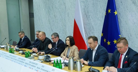 W piątek rozpoczęło się kolejne posiedzenie sejmowej komisji ds. Pegasusa. Zeznania miał złożyć były szef ABW Piotr Pogonowski, jednak - jak zapowiadano już w czwartek - po raz trzeci nie stawił się na przesłuchanie. Komisja poinformowała, że wystąpi z wnioskiem o nałożenie na niego kary finansowej oraz przymusowe doprowadzenie go na przesłuchanie.