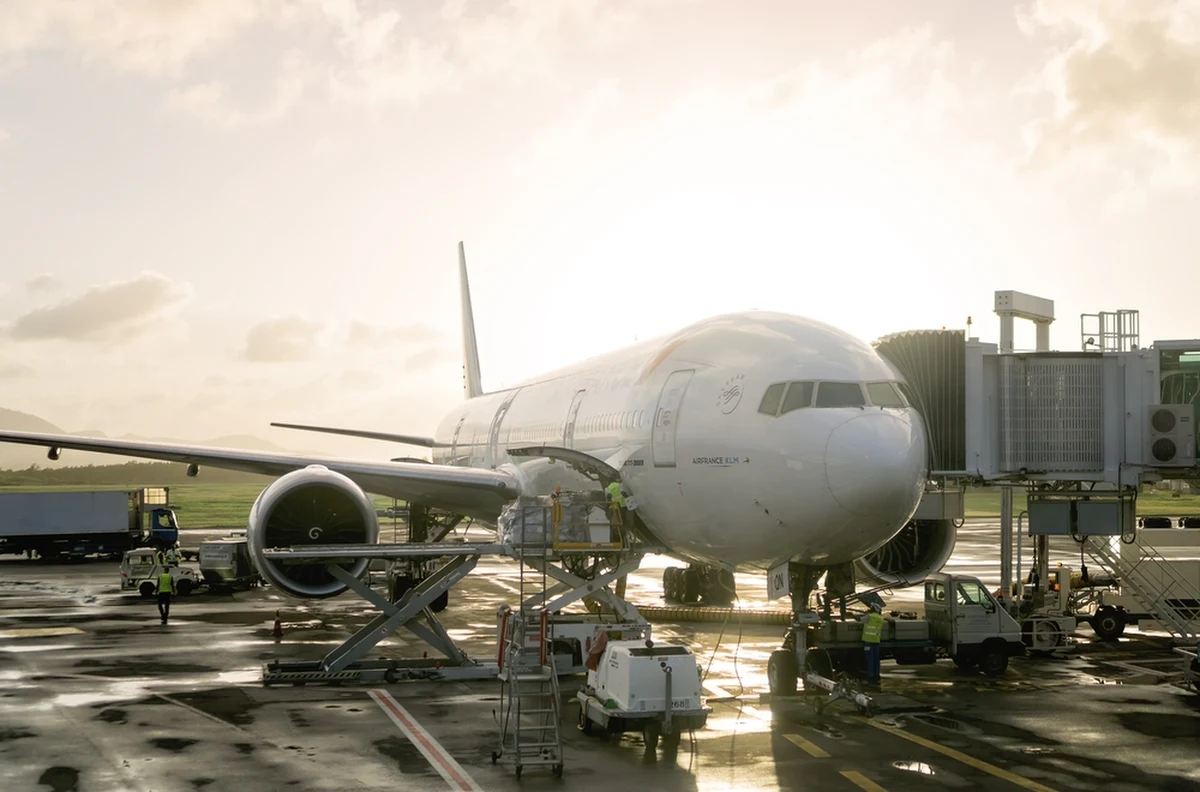 Międzynarodowy port lotniczy na Martynice został zamknięty z powodu wtargnięcia na jego teren kilkunastu osób. Samoloty zostały skierowane na sąsiednią Gwadelupę. 