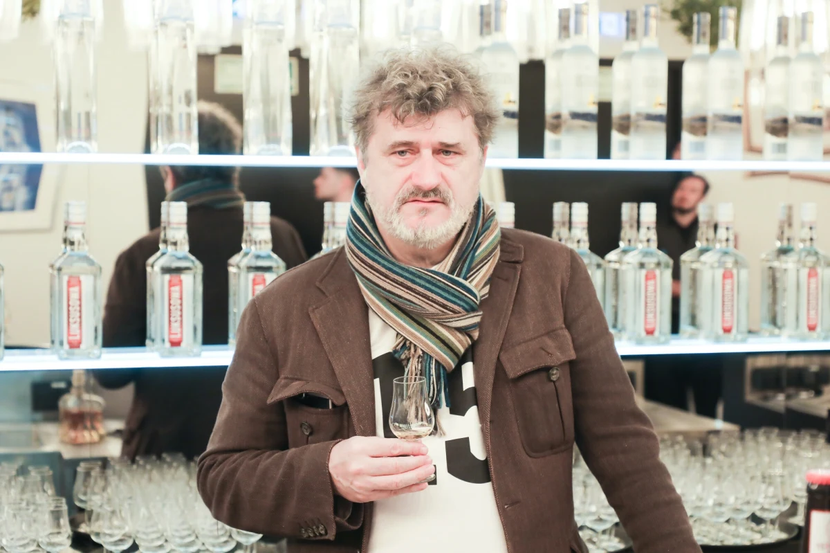 Prokuratura złożyła zażalenie na decyzję sądu dotyczącą zastosowania wobec Janusza Palikota dwumiesięcznego, warunkowego aresztu. Chodzi o możliwość wcześniejszego opuszczenia aresztu po wpłaceniu 1 mln zł kaucji. To oznacza, że nawet jeśli były poseł wpłaciłby te pieniądze, aresztu nie opuści do czasu rozpatrzenia przez sąd zażalenia prokuratury. Obrońca Palikota mec. Jacek Dubois mówił w tym tygodniu w Rozmowie o 7:00 w Radiu RMF24, że jego klient nie jest w stanie wpłacić poręczenia majątkowego w kwocie 1 mln zł i on też złoży zażalenie do sądu.