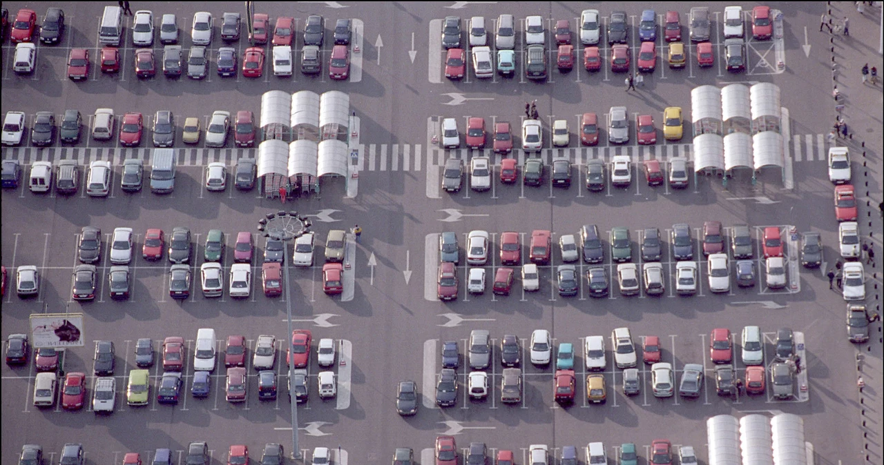 Łódź. Parking na Lotnisku im. Reymonta. Zapłacił prawie ćwierć miliona