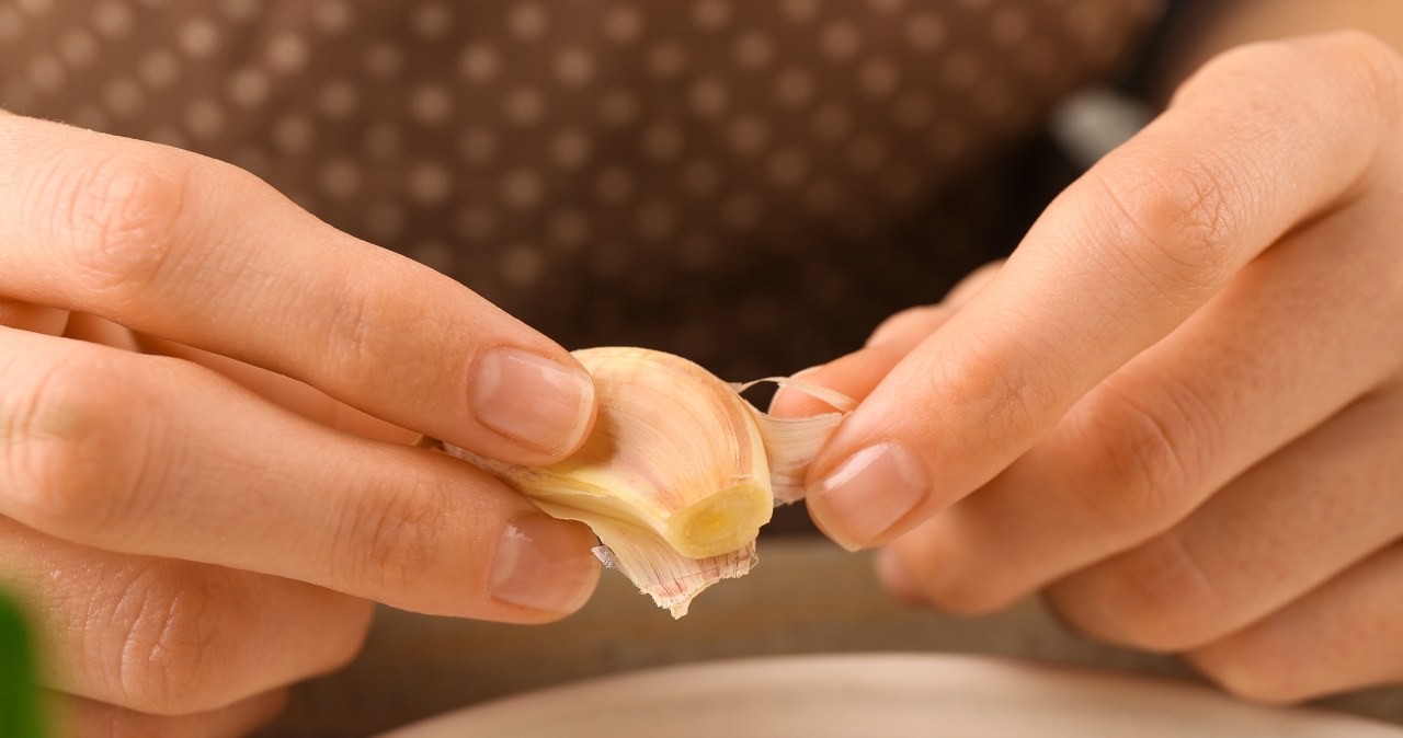 W ten sposób tracisz z czosnku cenne składniki. Błąd popełnia niemal każdy