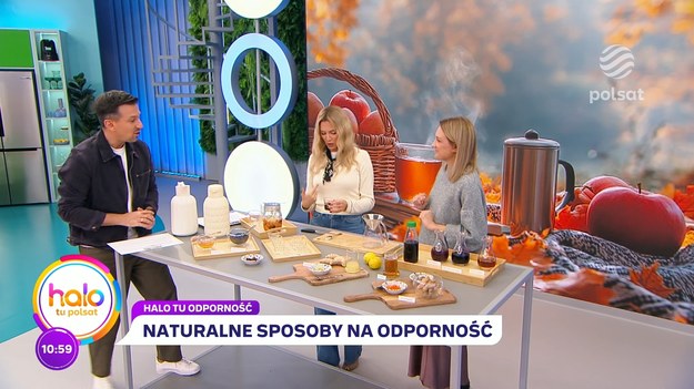 W “halo tu polsat” dietetyk kliniczna Michalina Klukowska zdradziła przepis na “bombę witaminową”. Ekspertka w studiu zaprezentowała, jak zrobić ulepszoną wersję syropu z cebuli oraz przygotowała shota z kurkumą i pieprzem. Michalina wyjaśniała również, jakie produkty warto spożywać w okresie jesienno - zimowym, aby bronić się przed przeziębieniem i wspomóc odporność organizmu.