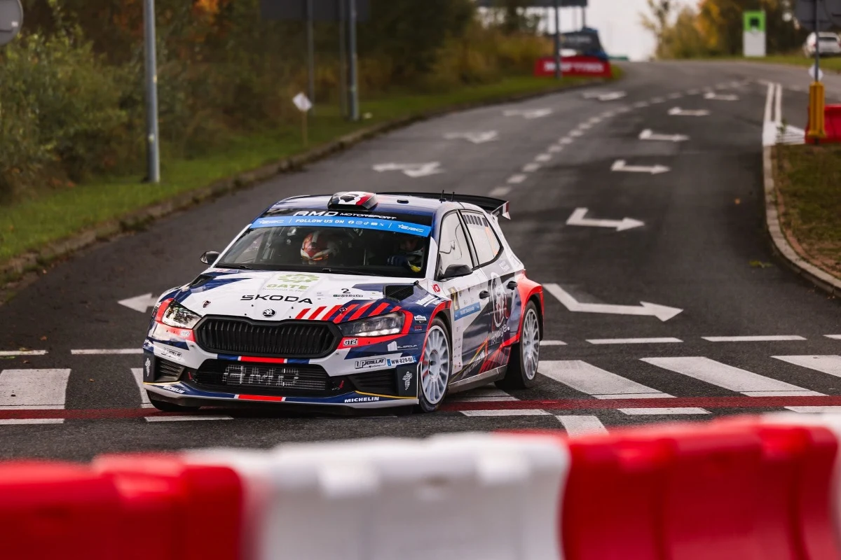 Ruszył Rajd Śląska. Załoga Miko Marczyk i Szymon Gospodarczyk wygrała pierwszy odcinek specjalny rozgrywany w okolicy katowickiego Spodka. Najszybsi na odcinku kwalifikacyjnym najszybszy był z kolei francuski duet Mathieu Franceschi i Andy Malfoy. Partnerem medialnym Rajdu Śląska jest RMF FM i RMF MAXX.