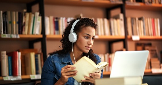 Noc duchów i zagadek, zwiedzanie lochów, a wszystko w towarzystwie postaci literackich w strojach z epoki. Tak szykuje się dzisiejsza Noc Bibliotek w wojewódzkiej książnicy w Łodzi. Wydarzenie rozpocznie się o godz. 20.00. Grupy składające się z siedmiu osób będą wpuszczane co 20 minut. Wstęp jest bezpłatny. Równie ciekawe propozycje mają inne biblioteki w województwie łódzkim.