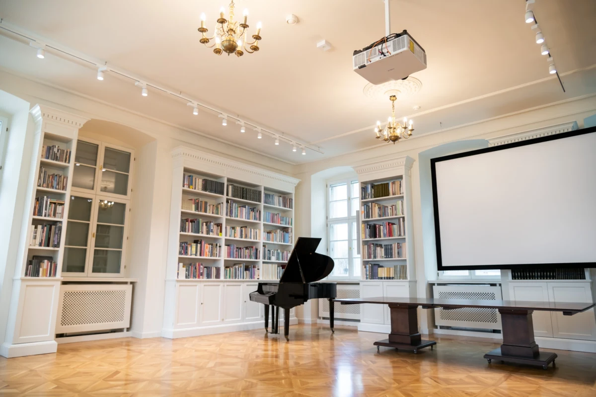 ​Wspólne, nocne czytanie "Wady snu" Radki Denemarkovej, zwiedzanie magazynów Biblioteki Raczyńskich, spotkanie z Harrym Potterem, escape room - to niektóre z atrakcji, jakie czekają na mieszkańców Poznania w ramach kolejnej Nocy Bibliotek.