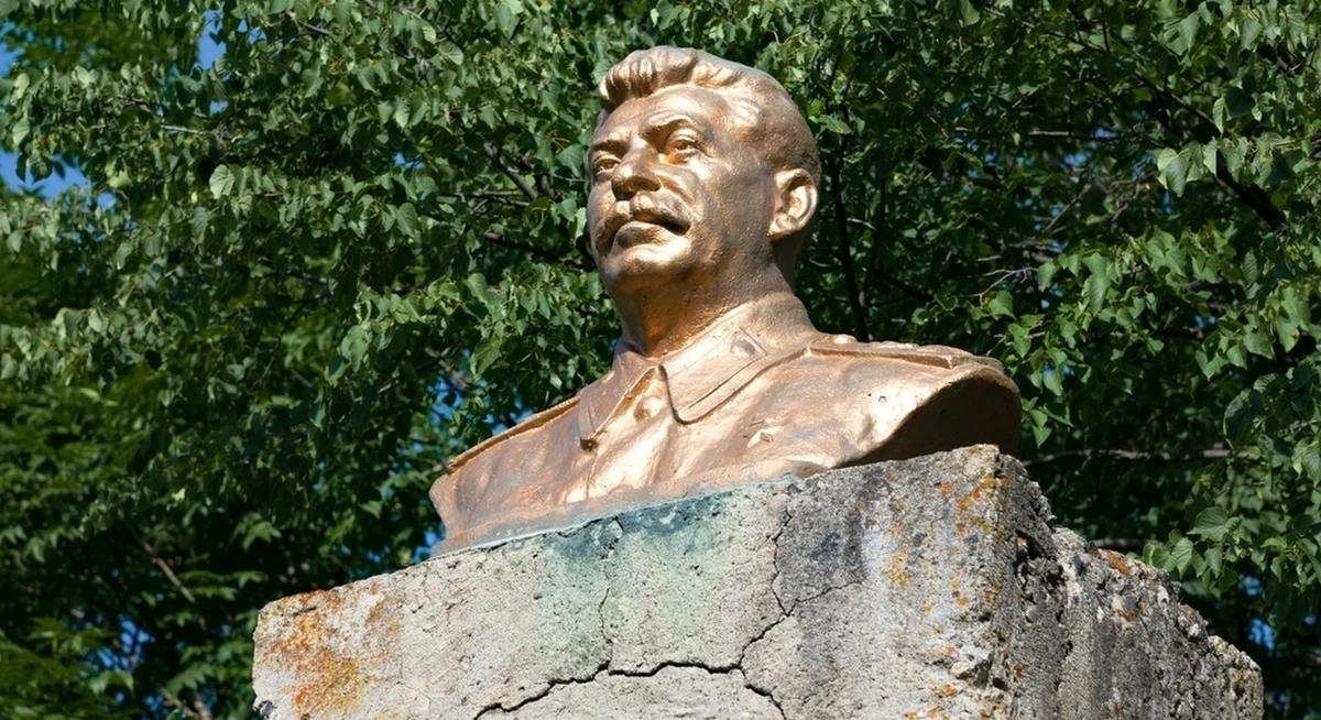 W Rosji jest przynajmniej 110 pomników Stalina, ale nie zaszkodzi postawić jeszcze jednego. W Wołogdzie ma stanąć kolejny monument upamiętniający jednego z największych zbrodniarzy w historii ludzkości. "Powinniśmy uznawać wielkie osiągnięcia, znać historię swojego kraju, oddawać jej szacunek i być z niej dumni" - napisał gubernator obwodu wołogodzkiego.