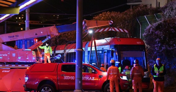 Tramwaj potrącił kobietę z dzieckiem na pętli Łostowice-Świętokrzyska w Gdańsku. Kilkuletnie dziecko nie żyje, kobieta została ranna. Do wypadku doszło w piątek późnym popołudniem.