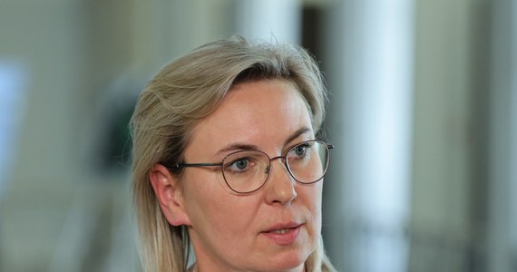 Minister ds. społeczeństwa obywatelskiego Agnieszka Buczyńska rezygnuje ze sprawowanej funkcji. Stanowisko to ma objąć obecna wiceprezydent m.st. Warszawy Adriana Porowska - potwierdził lider Polski 2050, marszałek Sejmu Szymon Hołownia w komunikacie przesłanym PAP.