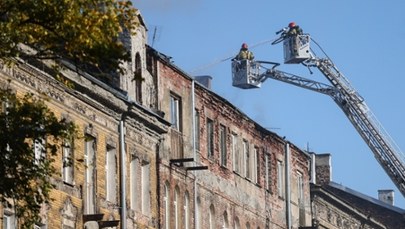 Pożar opuszczonej kamienicy w Warszawie. Ponad 60 strażaków w akcji