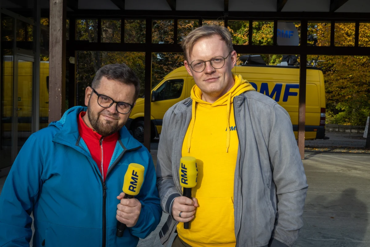 Gorąco zachęcamy Was do odwiedzania Dolnego Śląska i odkrywania jego atrakcji, które nie ucierpiały w wyniku powodzi. W ramach akcji "Twoje fajne miasto w RMF FM" nasz reporter odwiedził Szlak Ginących Zawodów w Kudowie-Zdroju i Muzeum Papiernictwa w Dusznikach-Zdroju. Zawitaliśmy również do Lądka-Zdroju na niezwykły mecz piłkarski. Śląsk Wrocław grał tam z połączonymi drużynami Trojan Lądek-Zdrój i Kryształ Stronie Śląskie.