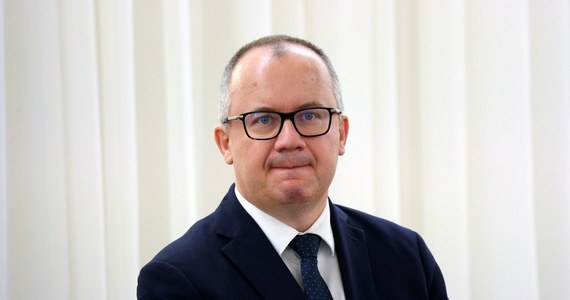 "Co do zasady Komisja Wenecka popiera ten kierunek zmian i główne rozwiązania ustrojowe, które zostały zaproponowane" - powiedział minister sprawiedliwości Adam Bodnar o wydanych przez tę Komisję dwóch opiniach w sprawie polskiego wymiaru sprawiedliwości. Jak jednak dodał, "zgłosiła trochę uwag dotyczących statusu Krajowej Rady Prokuratorów, tego, kto mógłby zgłosić kandydatów, a także dotyczących braku możliwości odwołania nowego prokuratora generalnego".