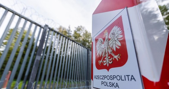 Słowa Donalda Tuska dotyczące zapowiedzi czasowego terytorialnego zawieszenia prawa do azylu spotkały się z krytyką. Jak przekazała na platformie X polska sekcja Amnesty International, to "bezpodstawne zawieszenie tego prawa, nawet czasowe, jest czymś nie do zaakceptowania i stoi w sprzeczności między innymi z Konwencją Genewską czy Powszechną Deklaracją Praw Człowieka". Była zastępczyni Rzecznika Praw Obywatelskich Hanna Machińska stwierdziła, że oznacza to odrzucenie prawa europejskiego.