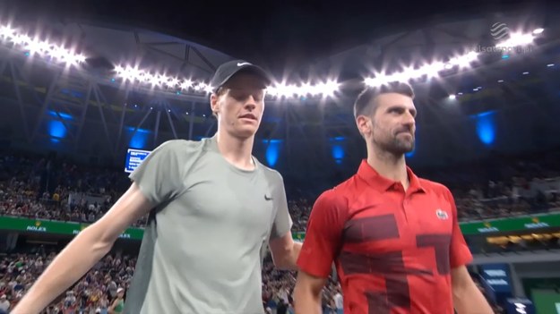 Skrót meczu Jannik Sinner - Novak Djokovic.
