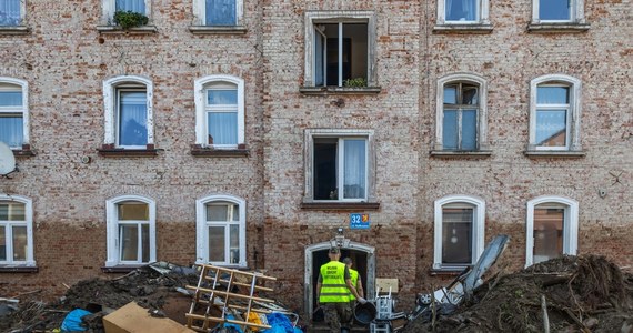 Żołnierze 72. Batalionu Lekkiej Piechoty z Kościerzyny podczas porządkowania terenu pod Stroniem Śląskim (Dolny Śląsk) znaleźli 10 tys. euro. Pieniądze znajdowały się w plastikowym worku na śmieci. Zostały już przekazane policji, która będzie próbowała znaleźć właściciela.