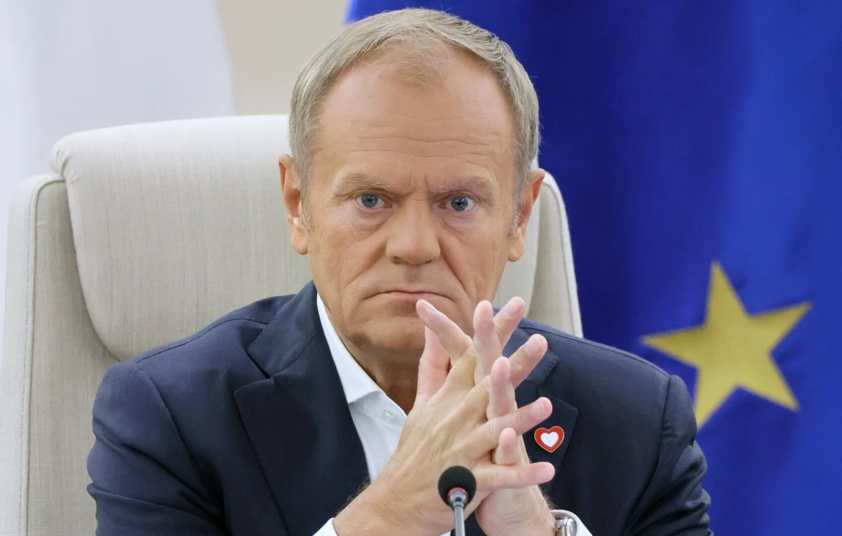 Czasowe zawieszenie wniosków azylowych "jest odpowiedzią na wojnę hybrydową wypowiedzianą całej Unii (w tym przede wszystkim Polsce) przez reżimy w Moskwie i Mińsku" i "jest w tej wojnie instrumentalnie wykorzystywane" - napisał na platformie X premier Donald Tusk. Szef rządu zapowiadał wprowadzenie czasowego zawieszenia prawa do azylu podczas sobotniego kongresu Koalicji Obywatelskiej.