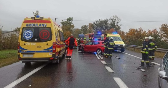 Cztery samochody osobowe zderzyły się na drodze krajowej nr 10 w Steklinie między Toruniem a Lipnem. Poszkodowanych zostało 5 osób.