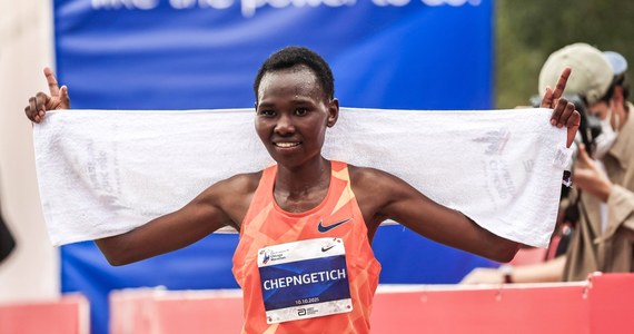 Ruth Chepngetich wygrała w niedzielę maraton w Chicago, przy okazji ustanawiając rekord świata czasem 2:09.56. ​Kenijka jako pierwsza kobieta złamała barierę dwóch godzin i 10 minut.