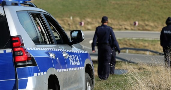 Policjanci ze Szczytna w województwie warmińsko-mazurskim odnaleźli 16-letnią uczennicę, która w piątek nie wróciła ze szkoły do domu i do tej pory nie nawiązała kontaktu z bliskimi. Dziewczyna mieszka w Pasymiu.