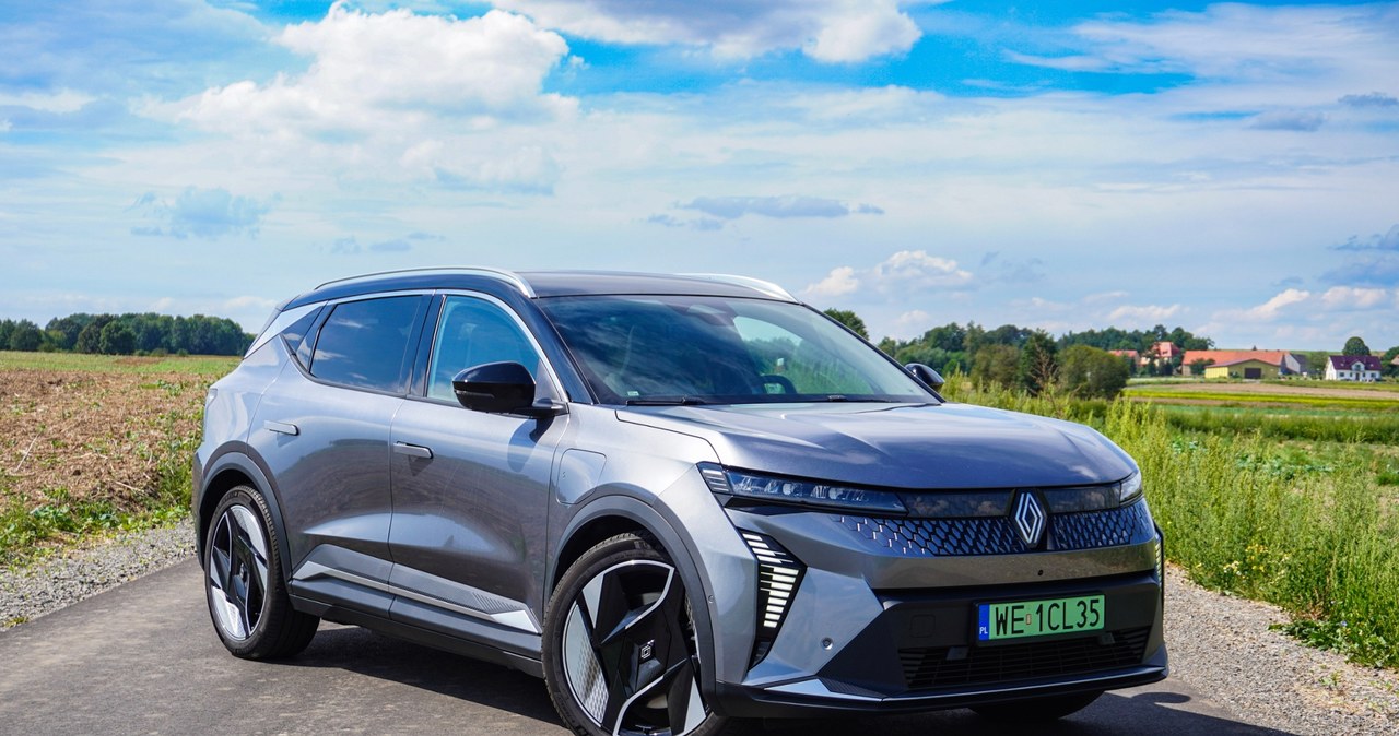 Renault, Megane, ETech, elektryczny, crossover, wybrany, przez, dziennikarzy, motoryzacyjnych, Samochodem, Roku, 2024, Prestiżow Renault Scenic E-Tech pojedziesz dalej niż po bagietkę. To Tesla z Francji?