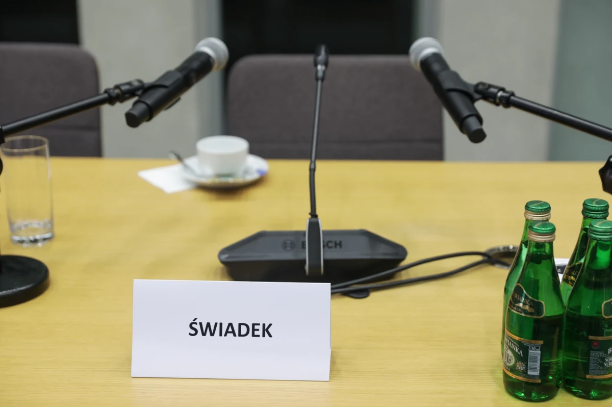 Były szef Ministerstwa Sprawiedliwości i prokurator generalny Zbigniew Ziobro nie stawił się w poniedziałek przed sejmową komisją śledczą ds. Pegasusa i nie usprawiedliwił nieobecności. W związku z tym komisja zdecydowała, że zwróci się do sądu o ukaranie go. Kolejny termin przesłuchania wyznaczony został na 4 listopada.