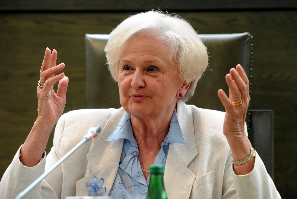 "Premier na pewno praw azylowych - taką zapowiedzią politycznej akcji - zawiesić nie może" - stwierdziła w Rozmowie o 7:00 w Radiu RMF24 prof. Ewa Łętowska. Sędzia Trybunału Konstytucyjnego w stanie spoczynku zauważyła, że "decyzja polityczna wyprzedziła obudowę prawną tego pomysłu".