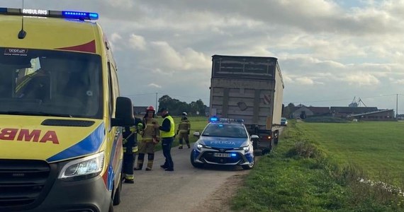 14-latek kierujący skuterem zginął w wypadku, a 15-latka, którą wiózł, została ranna. Do tragedii doszło w poniedziałek w miejscowości Srebrna w powiecie zambrowskim na Podlasiu - poinformowała policja.