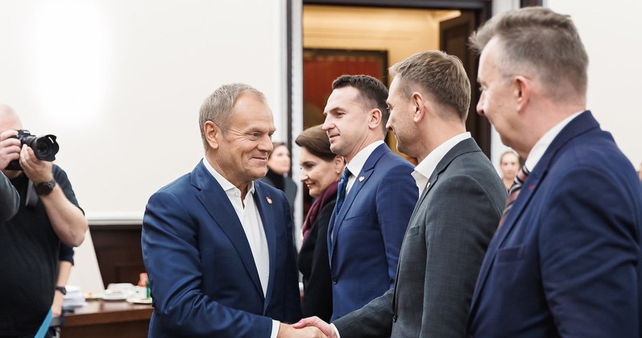 Polacy oceniają rząd 2 lata po wyborach. Tylu uważa, iż żyje się lepiej