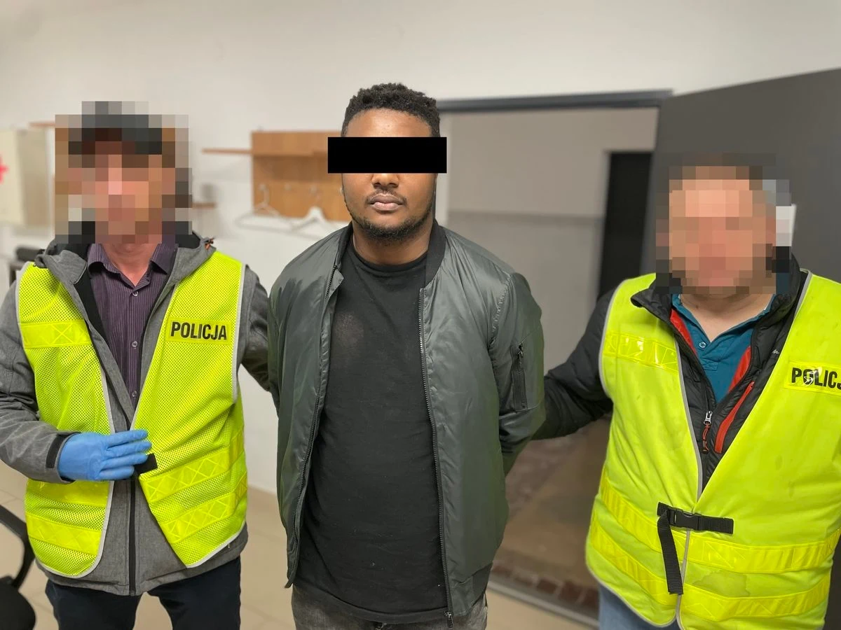 Wyrok czterech lat więzienia usłyszał 28-letni Thasibo S., który 11 listopada 2022 r. zaatakował swoją partnerkę w mieszkaniu w Lublinie. Kobieta została m.in. trafiona szklanką butelką w głowę, a finalnie, dla ratowania życia, wyskoczyła z drugiego piętra budynku.