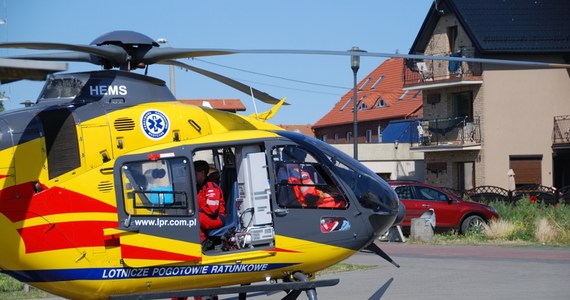 Do Górnośląskiego Centrum Zdrowia Dziecka w Katowicach trafił noworodek, który przyszedł na świat drogą ratunkowego cesarskiego cięcia. Zabieg w mieszkaniu w Chorzowie wykonał zespół Lotniczego Pogotowia Ratunkowego. Matka dziecka niestety zmarła. 