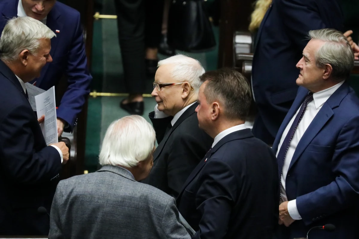 We wtorek mija rok od ostatnich wyborów parlamentarnych. Instytut Badań Rynkowych i Społecznych IBRiS zrealizował na zlecenie "Wydarzeń" Polsatu badanie dotyczące aktualnych preferencji wyborczych Polek i Polaków. Wynik sondażu może zaskakiwać: doszło do zmiany lidera.