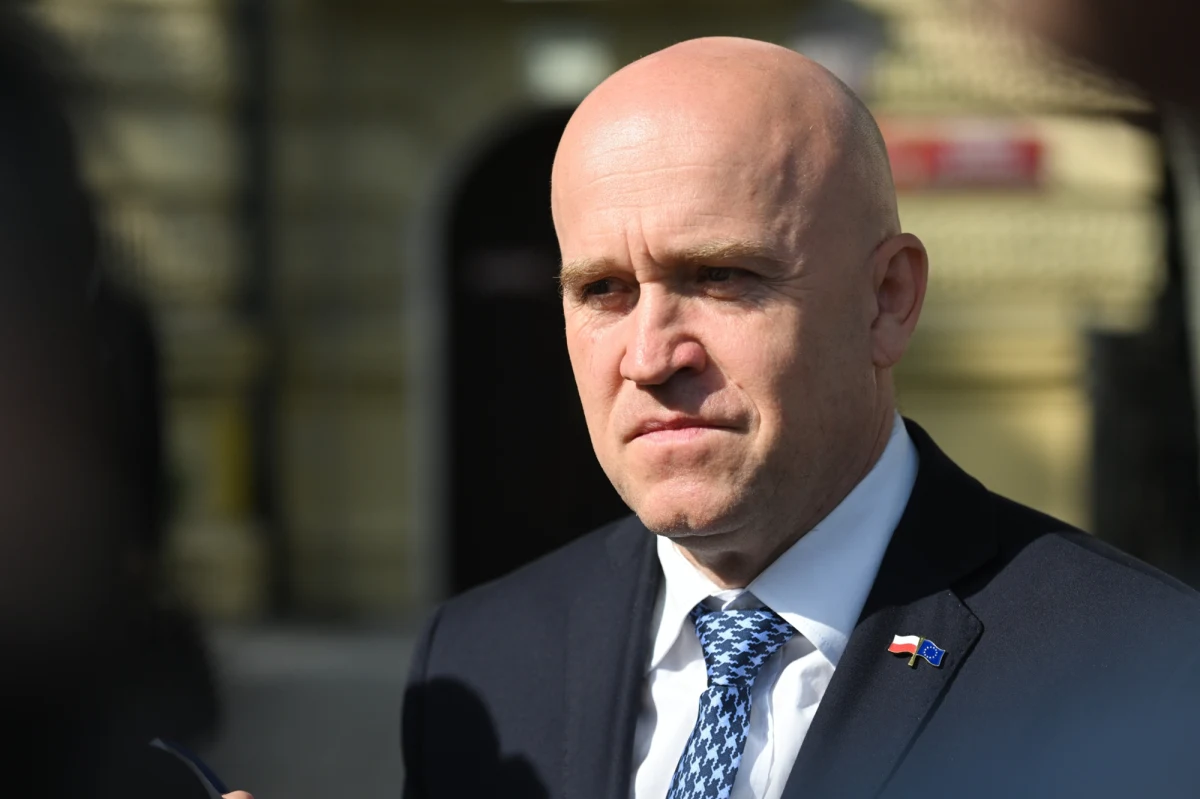 Wiceminister sprawiedliwości Dariusz Mazur trafił do jednego ze stołecznych szpitali. Jak powiedział w rozmowie z dziennikarzem RMF FM Tomaszem Skorym, zasłabł podczas jazdy na rowerze. Teraz przechodzi badania.